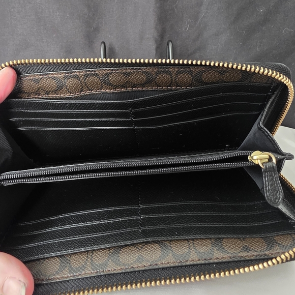 Coach Black Leather Zip Wallet with Gold Logo - Picture 7 of 9
